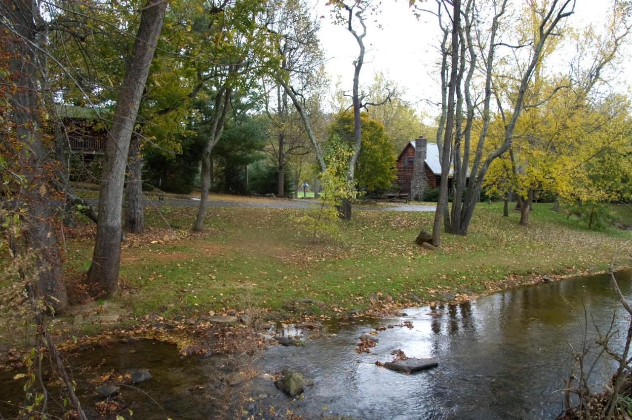 Mountain Springs Cabins Hotel Candler Buitenkant foto